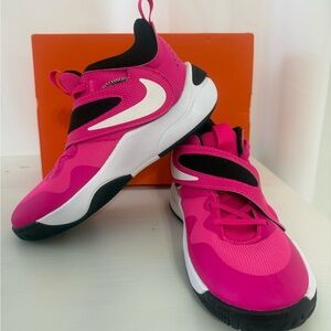 Nike Kids Fuchsia and Black Sneakers 6Y